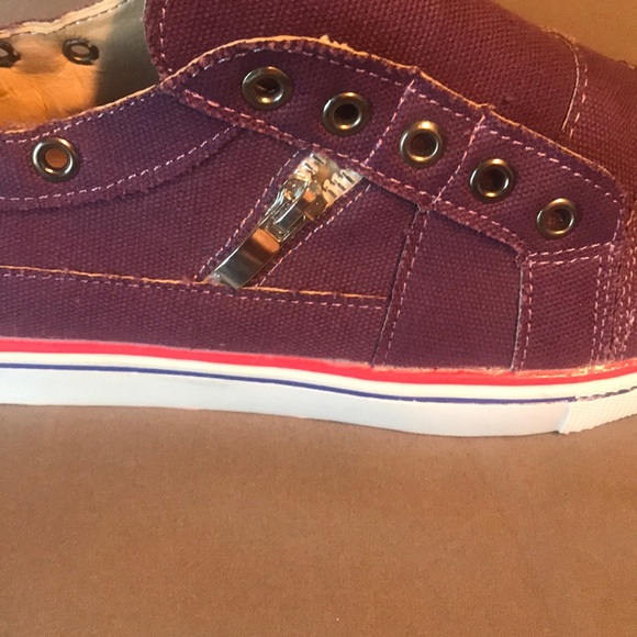 Cute, casual, plum colored canvas shoes - Picture 4 of 6